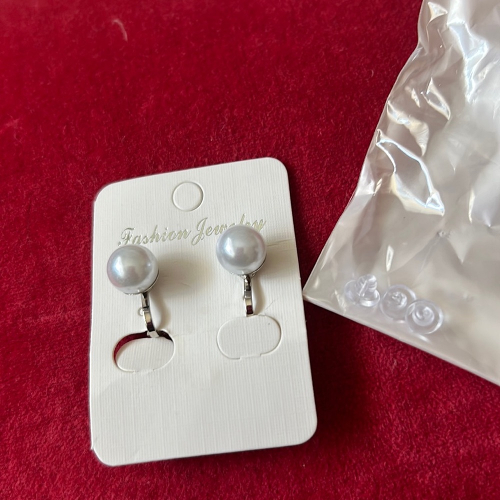 NEW ✨ silver/pearl CLIP ON earrings